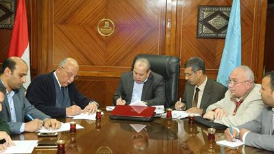 محافظ كفر الشيخ يعتمد 13 عقد تقنين أراضي أملاك الدولة.. وغدًا تسليم 9 للمستفيدين 