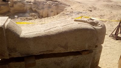 شرطة السياحة والآثار تكشفان مقبرة أثرية في الأهرامات
