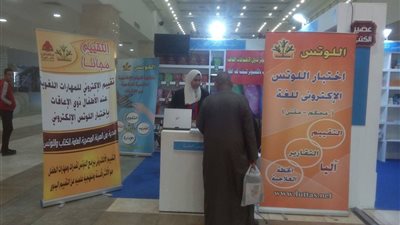 من صنع أيديهم.. أعمال ذوي الاحتياجات الخاصة تزين معرض الكتاب 2019