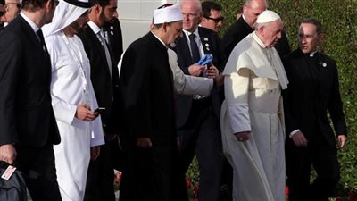 الطيب وبابا الفاتيكان يزوران جامع الشيخ زايد.. الطيب يحدد هدفًا واحدًا مع رموز الدين الكبار