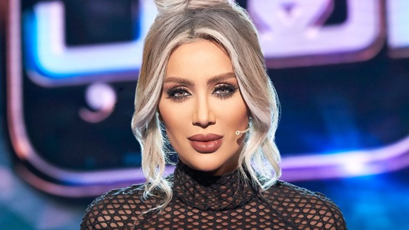 مايا دياب بقميص نوم