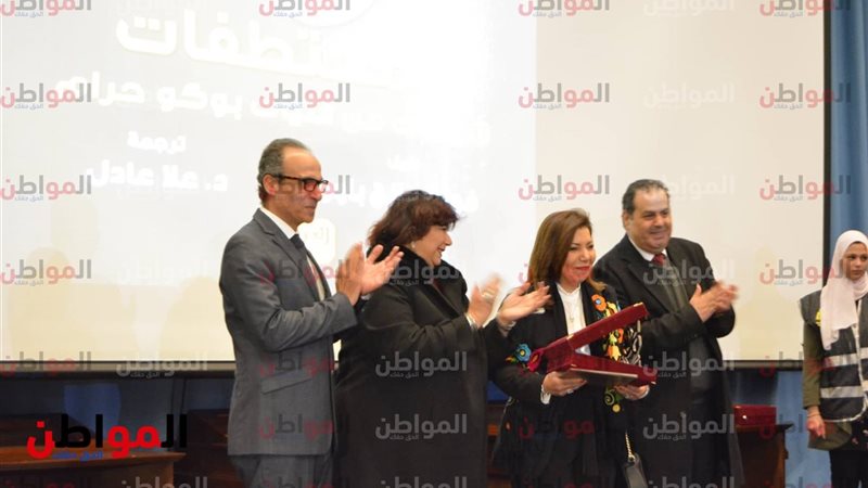 وزيرة الثقافة وتوزيع