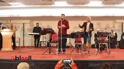 صور.. معرض القاهرة الدولي للكتاب ينظم احتفالية في مدح عيسى ومحمد