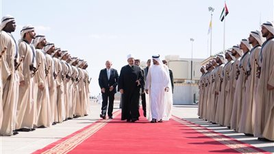 صور.. ولى عهد أبو ظبى يودع شيخ الأزهر بمراسم رسمية 