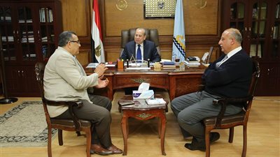 محافظ كفرالشيخ يبحث طلبات المواطنين مع النائب هاني النواصرة