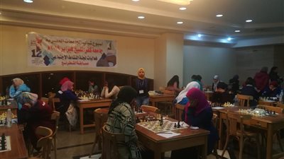 طلاب الجامعات ينظمون قافلة طبية لقرية صندلا في كفر الشيخ