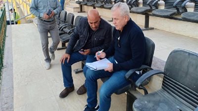 أجيري يتابع مباراة المصري والاتحاد من استاد السويس