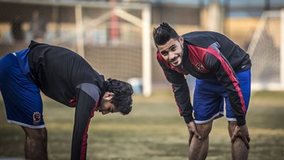 نجم دفاع الأهلي يعود للفريق أمام الحدود