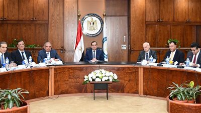 وزير البترول يؤكد أهمية استكمال باقي مراحل مشروع تنمية حقل ظهر العملاق