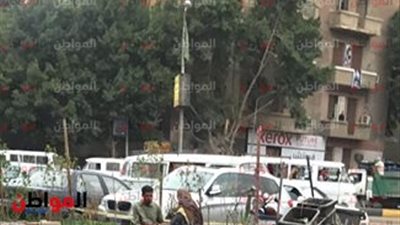صور| عاملة نظافة تتناول 
