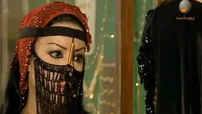 امرأة في مشهد| اللي ميعملنيش كحل في عينيه منعملوش مركوب في رجلي