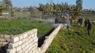 إزالة 4 حالات تعدِ على أراضي أملاك الدولة بمركز كفر صقر