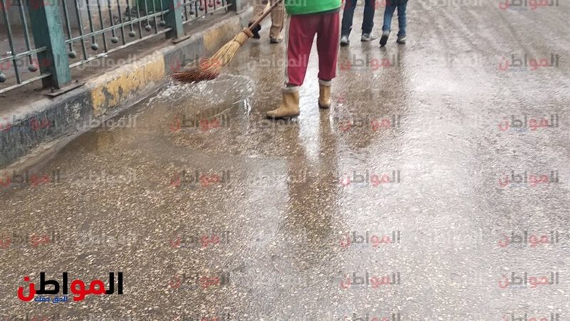 عامل نظافة فى ميدان