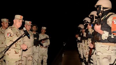 الفريق محمد فريد يلتقي أبطال الجيش الثاني