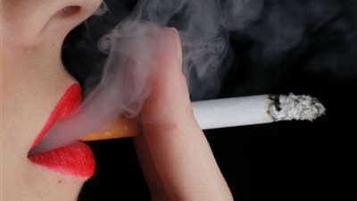 4000 مادة ضارة.. هذا ما تفعله السيجارة في رئتيك!