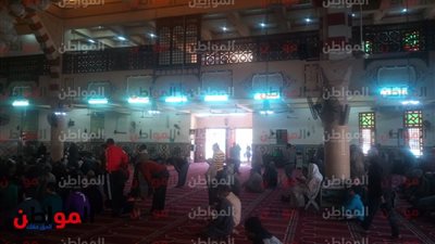 صور.. توافد المصلين على مسجد الاتوبيس بالبحيرة لأداء صلاة الجمعة