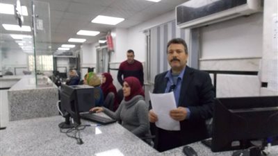 رئيس مدينة دسوق يتابع سير العمل داخل المركز التكنولوجي لخدمة المواطنين
