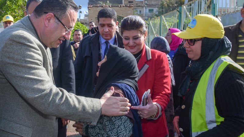 الدكتور عبد العزيز