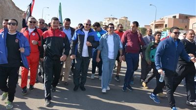 وزير الرياضة ومحافظ الجيزة يقودان ماراثون رياضي بمدينة 6 أكتوبر