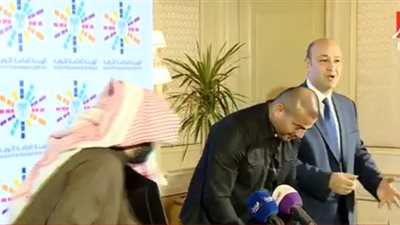 فيديو .. عمرو أديب يحقد على الهضبة .. والأخير يرد : أرحمني بقا 