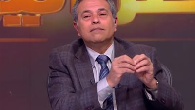 فيديو| توفيق عكاشة يحرج معد برنامجه: توافق أختك تعيش مع صاحبها ! 