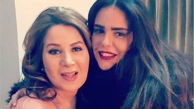 دنيا عبد العزيز مع بوسي في قيد عائلي 