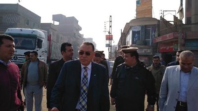 صور.. محافظ الشرقية يجرى زيارة مفاجئه لمركز منيا القمح