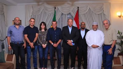صور.. بعثة الأهلي تلبي دعوة السفير المصري في تنزانيا على العشاء