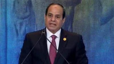 عرفاناً بالجميل .. السيسي في الاتحاد الأفريقي يشير إلى الآباء المؤسسين ويهتف: تحيا أفريقيا
