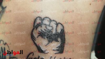 أحد عناصر السترات الصفراء لـ 