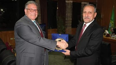 محافظ الإسماعيلية يشيد بجهود قوات تأمين المجرى الملاحى لقناة السويس 