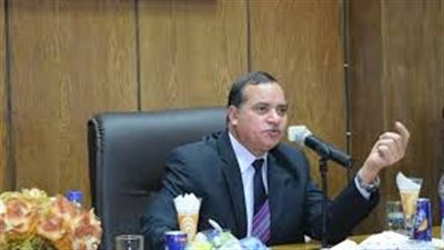 رئيس جامعة سوهاج يناقش استعدادات مؤتمر تنمية الصعيد