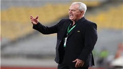 أجيري يحضر مباراة المقاولون وطلائع الجيش