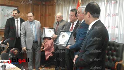 صور| وزير التعليم العالي يكرم رؤساء الجامعات الحكومية