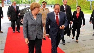 «ميركل» للسيسى: مصر ركيزة استقرار.. ومبروك رئاسة أفريقيا 