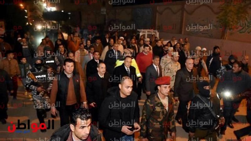 المحافظ يتقدم الجنازة