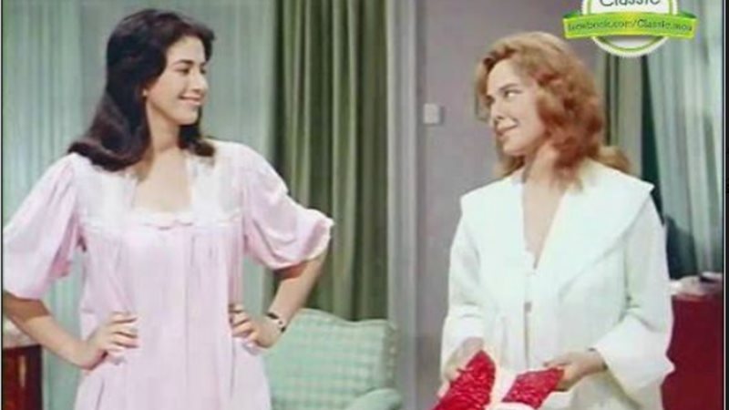 امرأة في مشهد