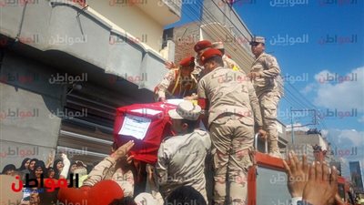 شاهد لحظة وصول جثمان الشهيد محمد ابراهيم سعفان إلى مسقط رأسه بالبحيرة.. مزيج من الحزن والفخر