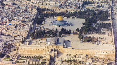 صور| تصعيد خطير بمحيط المسجد الأقصى.. والاحتلال يغلق أبوابه 