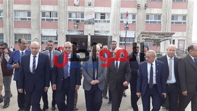 صور| وزير التعليم: شريحة مجانية لطلاب الثانوية لتصفح الانترنت 
