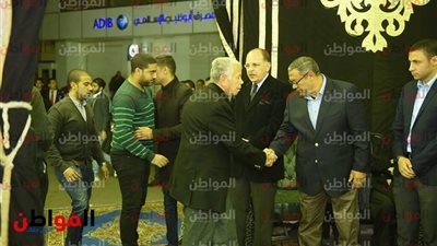 صور.. وزير الدفاع يحضر عزاء خالد توحيد
