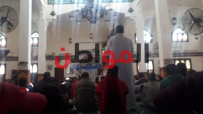 صور| أهالي بورسعيد يؤدون شعائر صلاة الجمعة