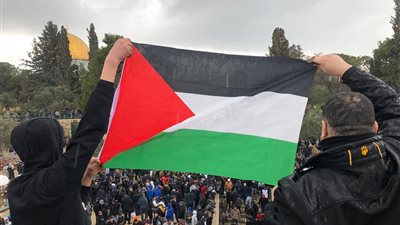«بالأمس المُصلى وغدًا كل الأرض» .. كيف مرَ فتح باب الرحمة على مصور فلسطيني؟