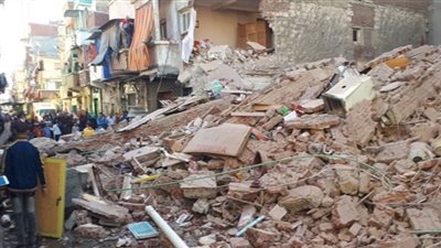 انهيار أجزاء من عقار قديم غرب الإسكندرية 