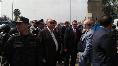 صور| بدء إزالة «أكشاك أبو السعود» بحي مصر القديمة وتسكين المستحقين 