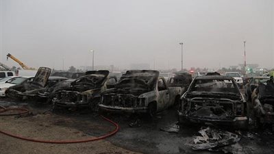 حريق مروع في جراج سيارات بالكويت .. ألتهم 15 سيارة