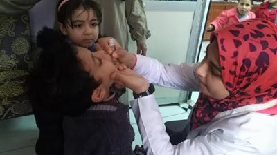 حملة التطعيم ضد  شلل الأطفال تحقق 70% من المستهدف في يومها الأول بكفر الشيخ 