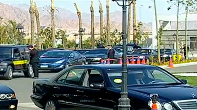 وصول رئيس اليمن إلى «القمة العربية الأوروبية الأولى»