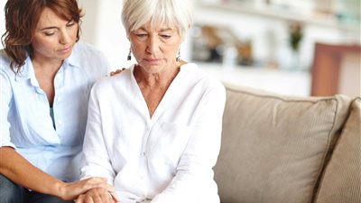 حماتك متسلطة .. تعاملي معها بهذه النصائح