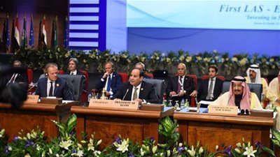 شبكة عالمية تبرز التوافد على القمة العربية الأوروبية الأولى